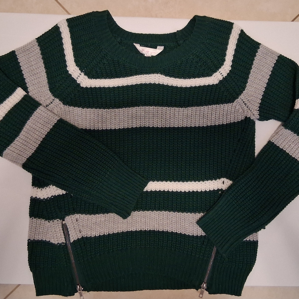 No Boundaries Green and Gray Crewneck Sweater with Chunky Knit